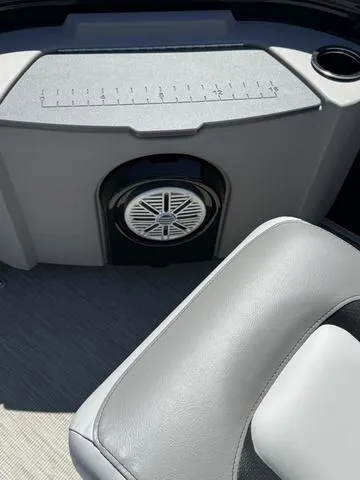 Slide: The Image of Princecraft SPORTFISHER 21 2S PONTOON 115HP PRO XS 2025 - 4