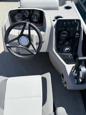Slide: The Image of Princecraft SPORTFISHER 21 2S PONTOON 115HP PRO XS 2025 - 8