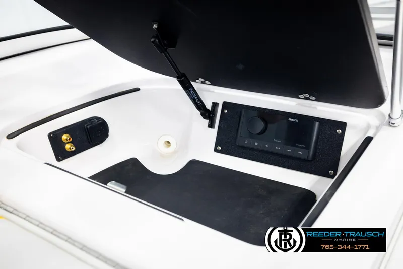 Slide: The Image of 2005 Correct Craft 226 Nautique boat dashboard with Fusion audio system. - 29