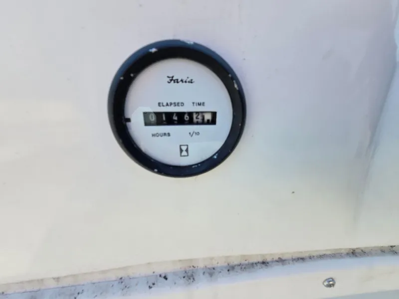 Slide: The Image of Hour meter on 2002 Glastron DX 215 boat showing 462.7 hours elapsed. - 3