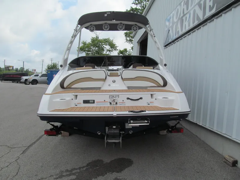 Slide: The Image of 2022 Yamaha Boats 195S at Stokley's Marine, rear view with swim platform. - 3