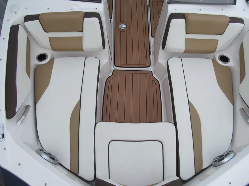 Slide: The Image of 2022 Yamaha Boats 195S interior with tan and white seating, wood-style flooring. - 9