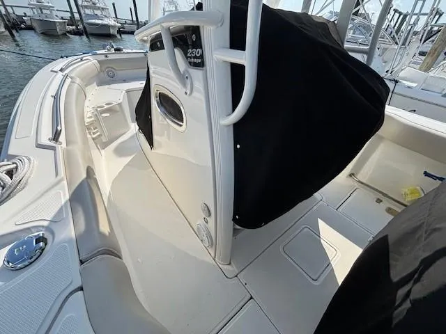 Slide: The Image of Boston Whaler 230 Outrage 2021 - 11