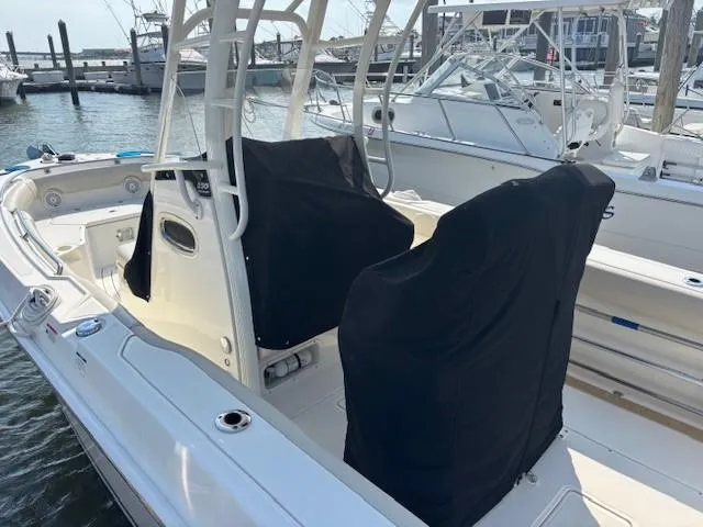 Slide: The Image of Boston Whaler 230 Outrage 2021 - 12