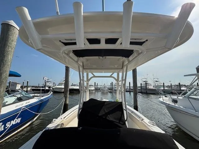Slide: The Image of Boston Whaler 230 Outrage 2021 - 13