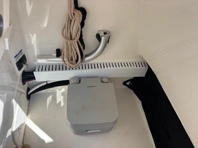 Slide: The Image of Boston Whaler 230 Outrage 2021 - 5