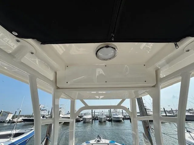 Slide: The Image of Boston Whaler 230 Outrage 2021 - 8