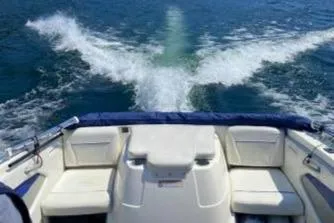 Slide: The Image of 2007 Bayliner 195 boat cruising on open water, view from the stern. - 7