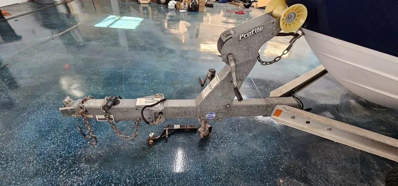 Slide: The Image of Trailer hitch of a 2018 Yamaha Boats 210 FSH Deluxe on a polished floor. - 44