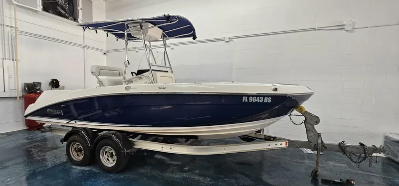 Slide: The Image of 2018 Yamaha Boats 210 FSH Deluxe on trailer in indoor storage. - 48
