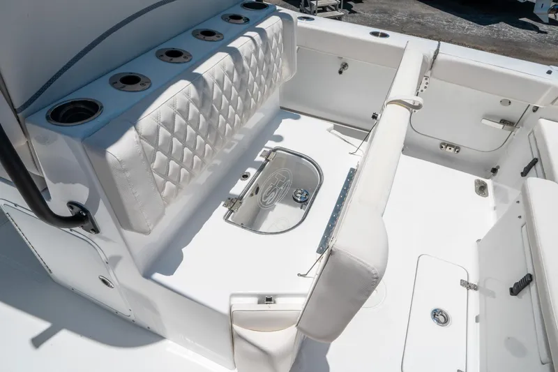 Slide: The Image of Sea Hunt Ultra 275 SE 2026 - 17