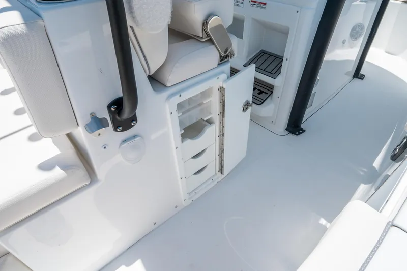 Slide: The Image of Sea Hunt Ultra 275 SE 2026 - 19