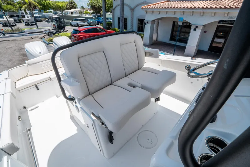 Slide: The Image of Sea Hunt Ultra 275 SE 2026 - 26