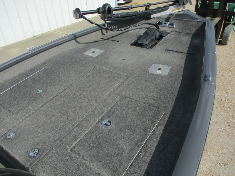 Slide: The Image of 2014 Bass Tracker PRO TEAM 190 boat deck with storage compartments and trolling motor. - 10