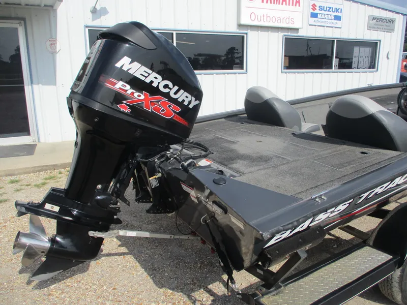 Slide: The Image of 2014 Bass Tracker PRO TEAM 190 boat with Mercury Pro XS engine, parked outside dealership. - 8