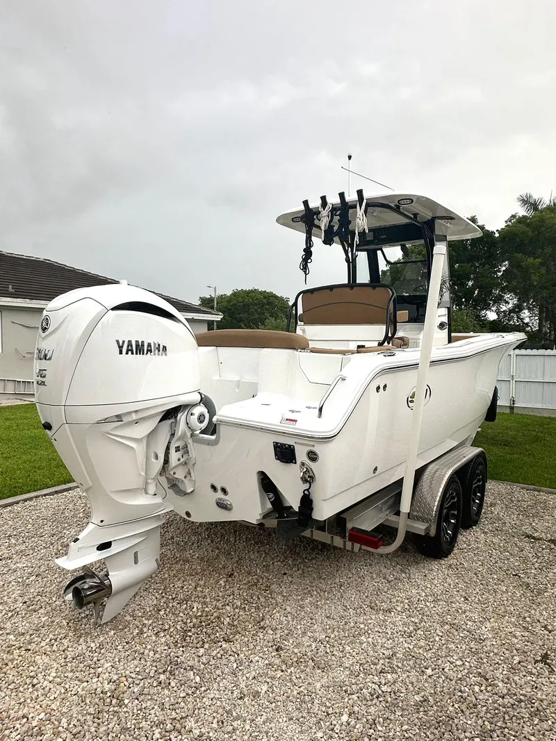 Slide: The Image of 2022 Sea Hunt Ultra 255 SE boat with Yamaha engine on a trailer. - 4