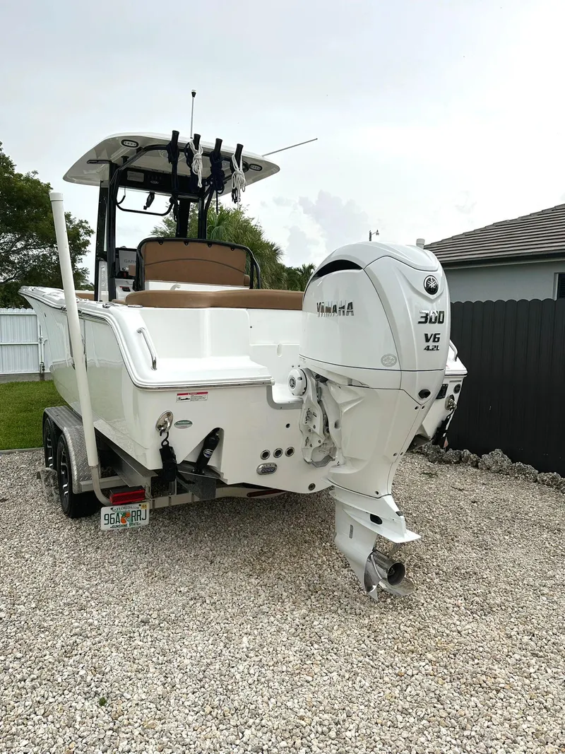 Slide: The Image of 2022 Sea Hunt Ultra 255 SE boat with Yamaha 300 V6 engine on trailer. - 8