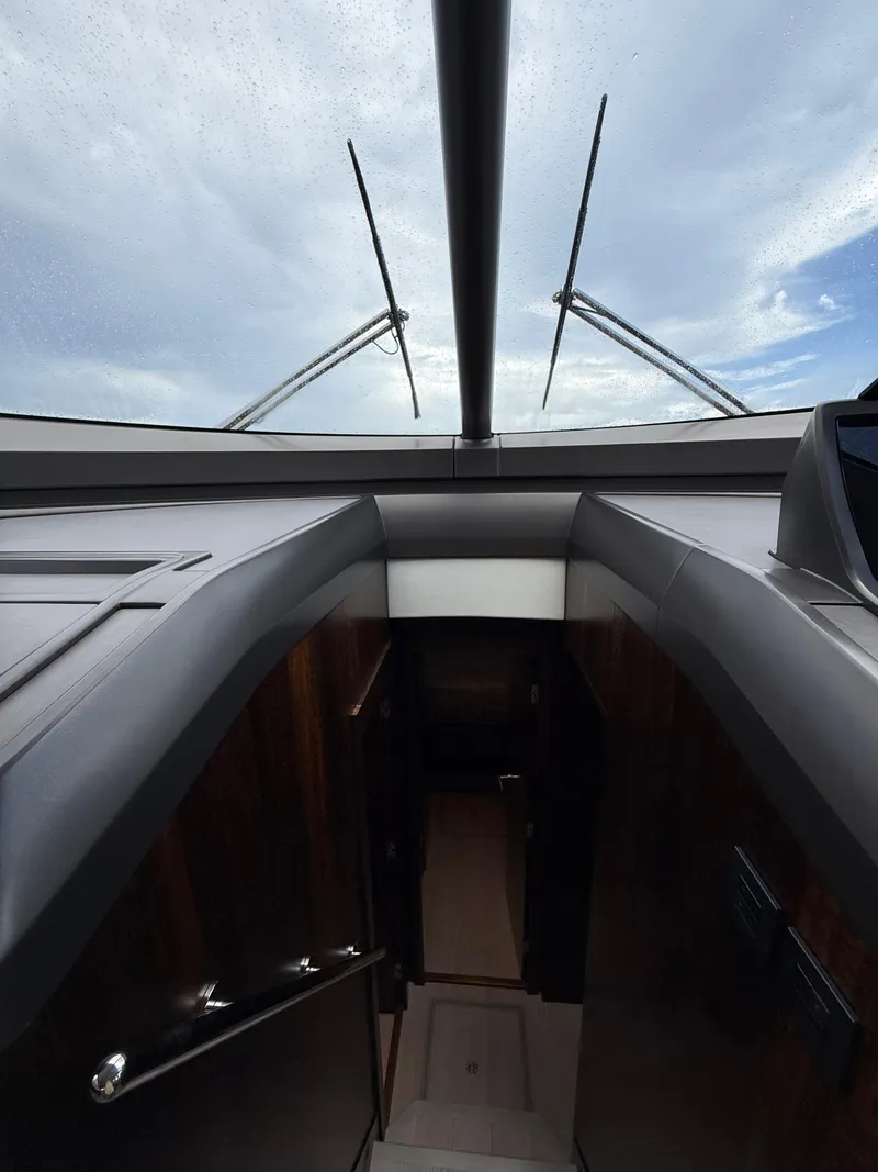 Slide: The Image of Sunseeker Manhattan 68 2022 - 52