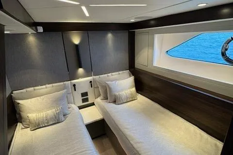 Slide: The Image of Sunseeker Manhattan 68 2022 - 59