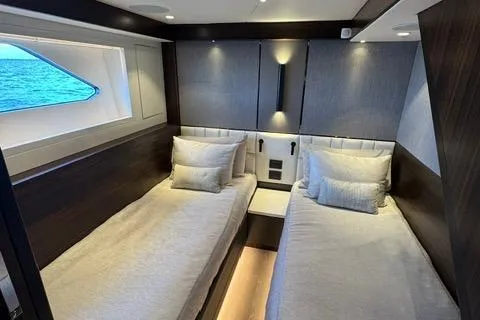 Slide: The Image of Sunseeker Manhattan 68 2022 - 60