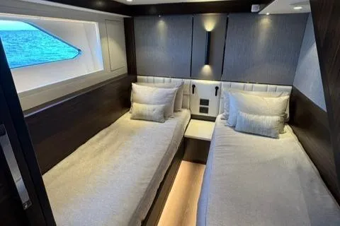 Slide: The Image of Sunseeker Manhattan 68 2022 - 61