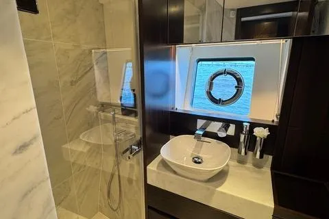 Slide: The Image of Sunseeker Manhattan 68 2022 - 65