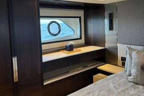 Slide: The Image of Sunseeker Manhattan 68 2022 - 72