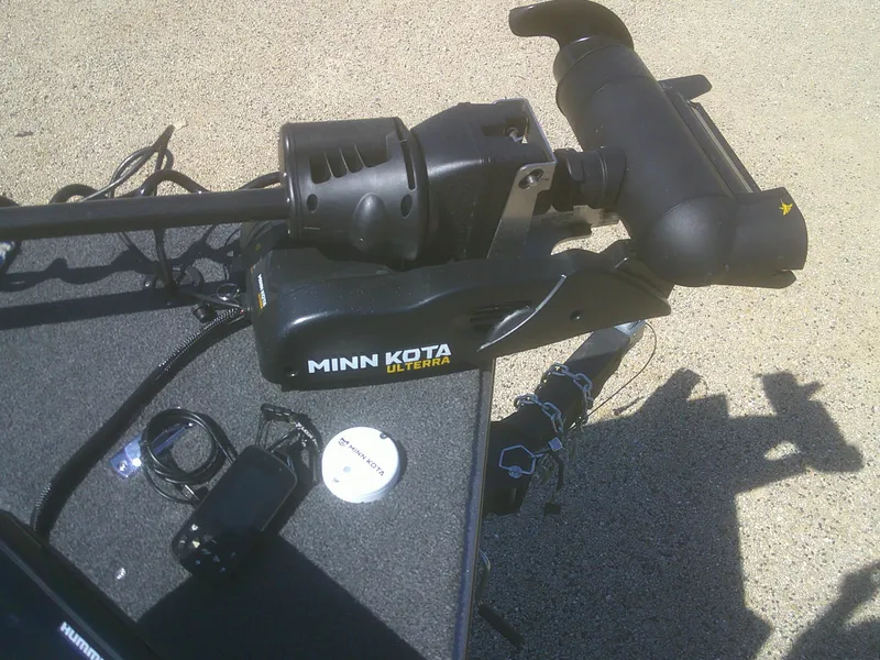 Slide: The Image of Minn Kota Ulterra trolling motor on 2020 Lund 1875 Impact SS boat. - 7