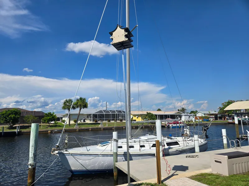The Image of Sailboat Catalina 34 MkII 1989 docked at a sunny marina with clear blue skies. - 0