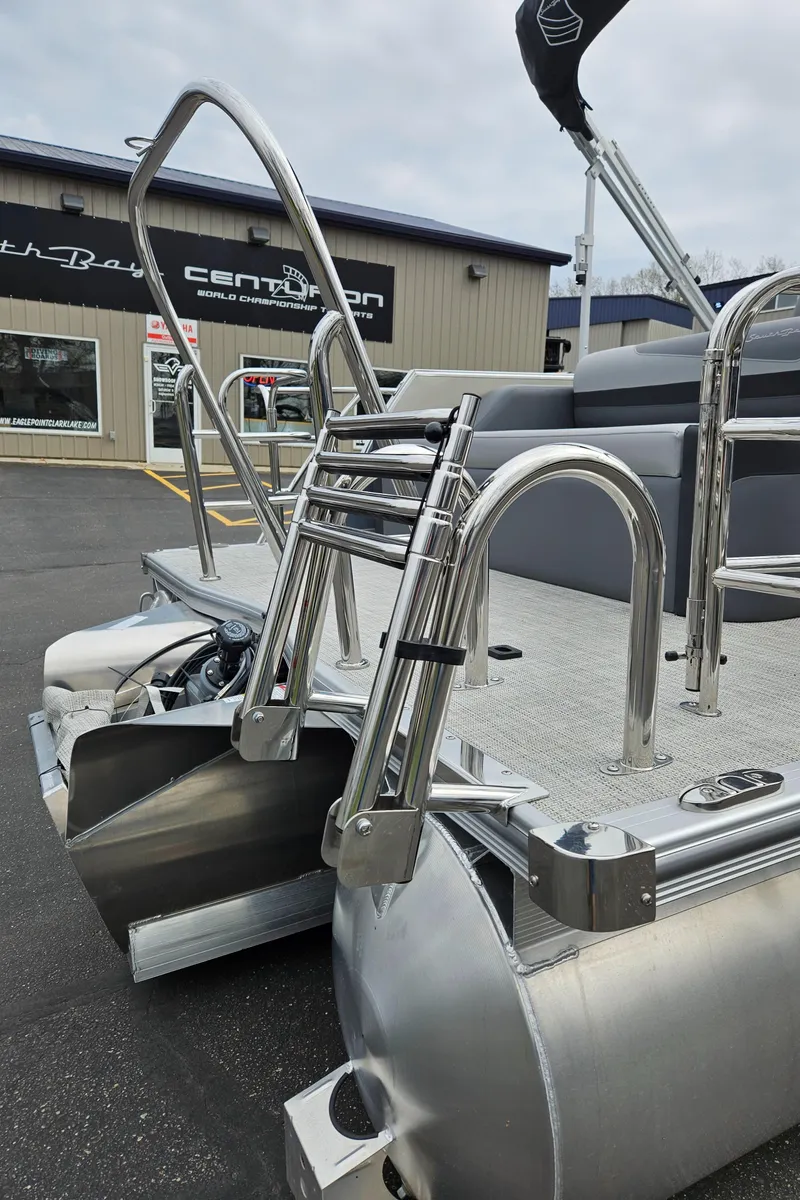 Slide: The Image of 2023 South Bay S224 UL TRIPLE pontoon boat rear view with ladder and motor. - 18