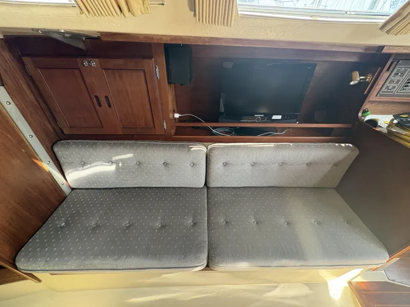 Slide: The Image of Catalina 38 1984 - 19