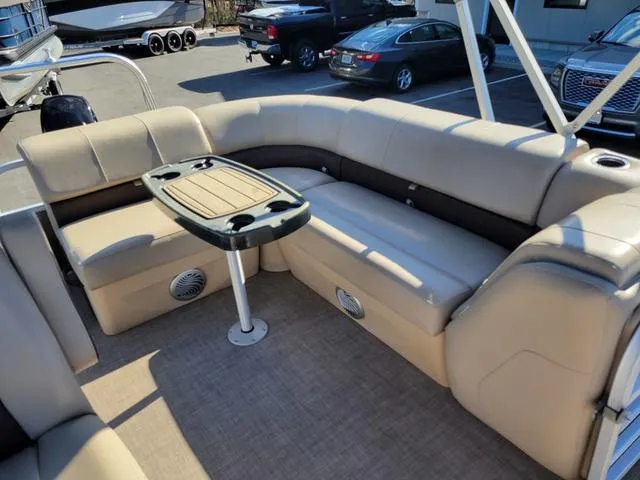 Slide: The Image of Sun Tracker Party Barge 20 DLX 2019 - 10