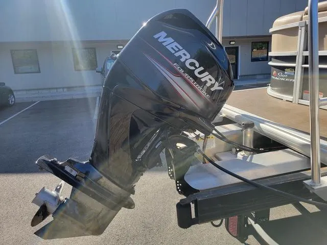 Slide: The Image of Sun Tracker Party Barge 20 DLX 2019 - 14