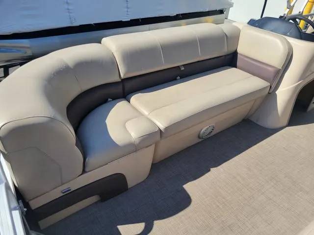 Slide: The Image of Sun Tracker Party Barge 20 DLX 2019 - 7