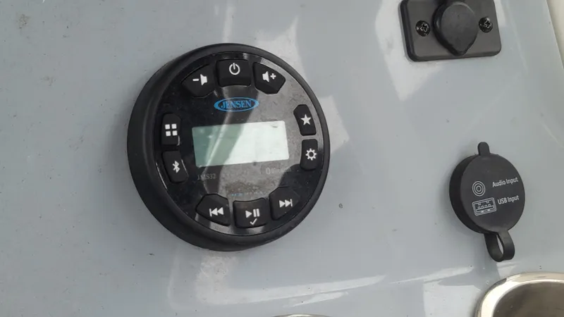 Slide: The Image of Bayliner Trophy T20CC 2023 - 16