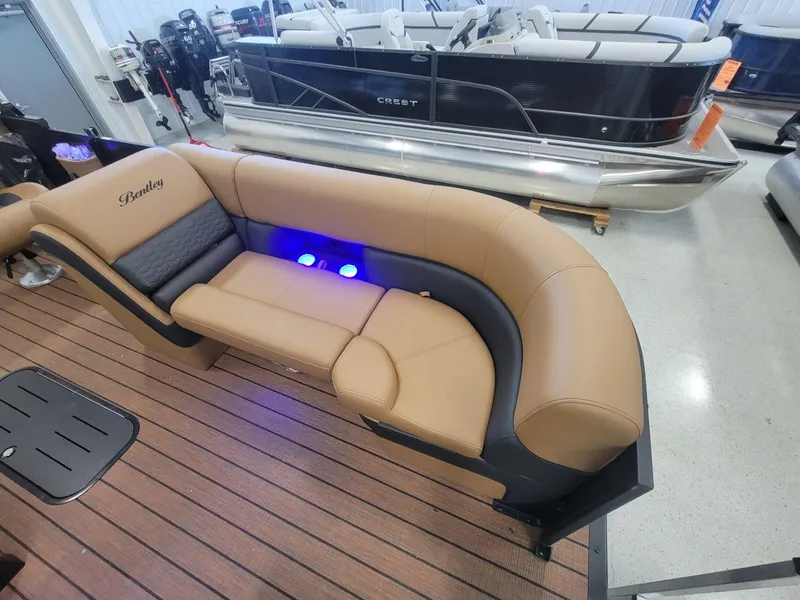 Slide: The Image of Bentley Pontoons Elite 223 Admiral 2026 - 10