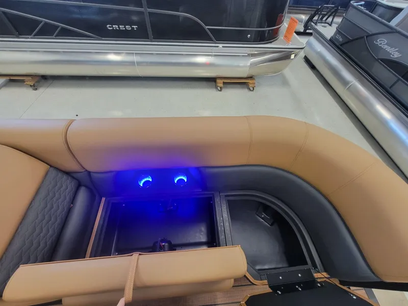 Slide: The Image of Bentley Pontoons Elite 223 Admiral 2026 - 11