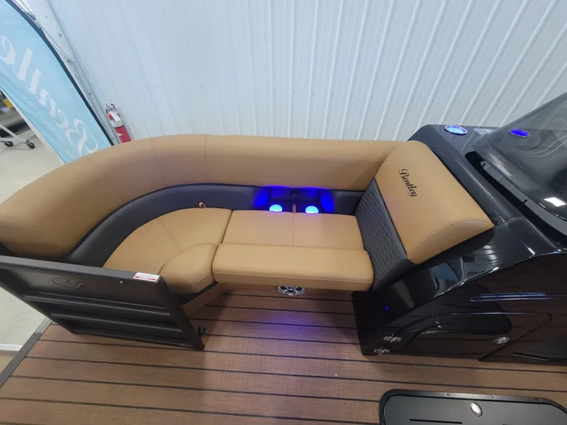 Slide: The Image of Bentley Pontoons Elite 223 Admiral 2026 - 13
