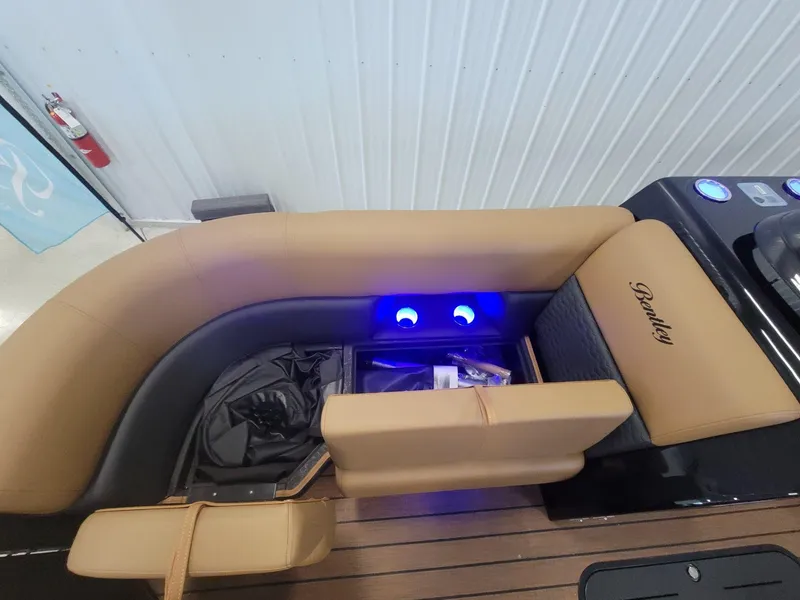 Slide: The Image of Bentley Pontoons Elite 223 Admiral 2026 - 14