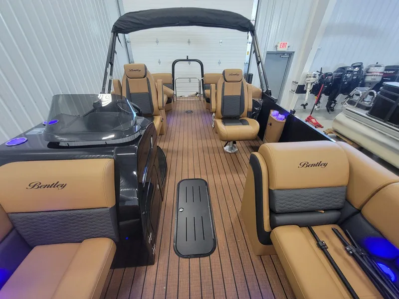 Slide: The Image of Bentley Pontoons Elite 223 Admiral 2026 - 15