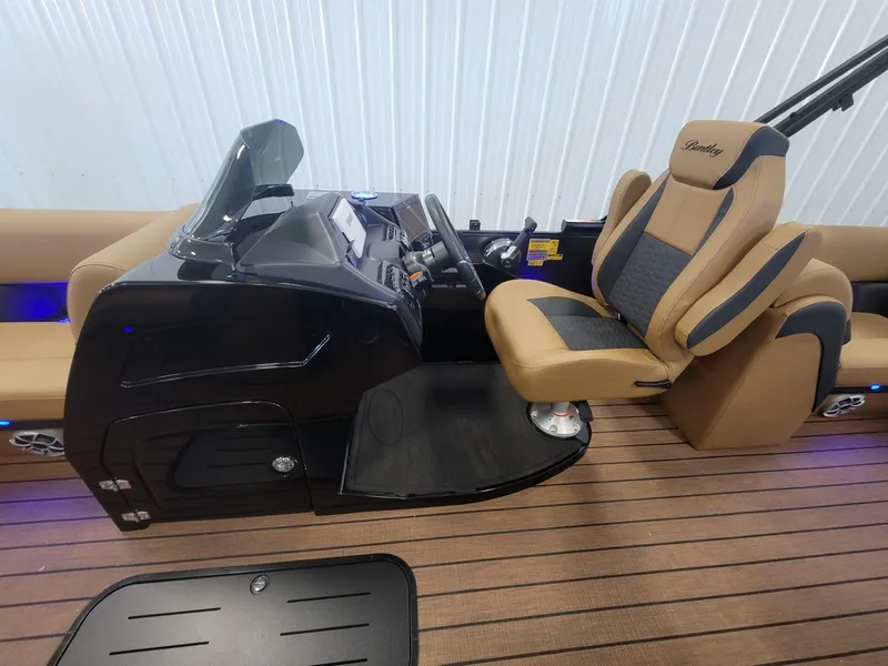 Slide: The Image of Bentley Pontoons Elite 223 Admiral 2026 - 16