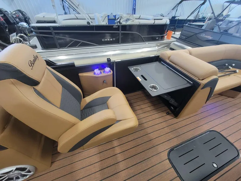Slide: The Image of Bentley Pontoons Elite 223 Admiral 2026 - 19