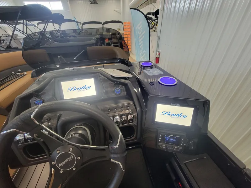 Slide: The Image of Bentley Pontoons Elite 223 Admiral 2026 - 20