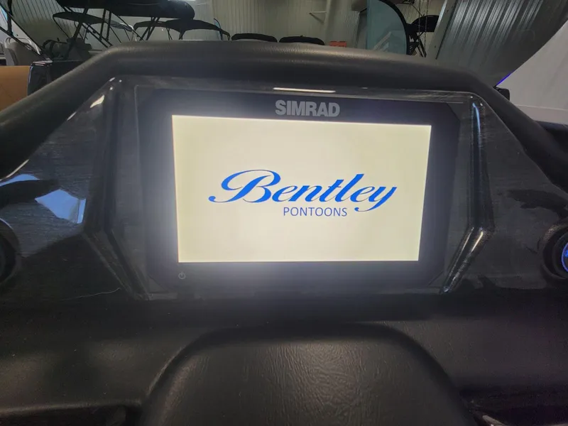 Slide: The Image of Bentley Pontoons Elite 223 Admiral 2026 - 21