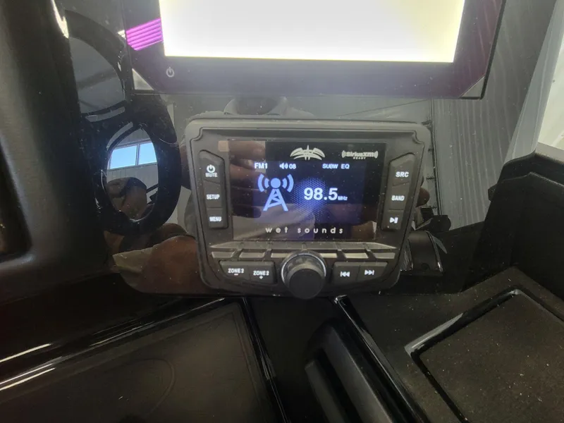 Slide: The Image of Bentley Pontoons Elite 223 Admiral 2026 - 26