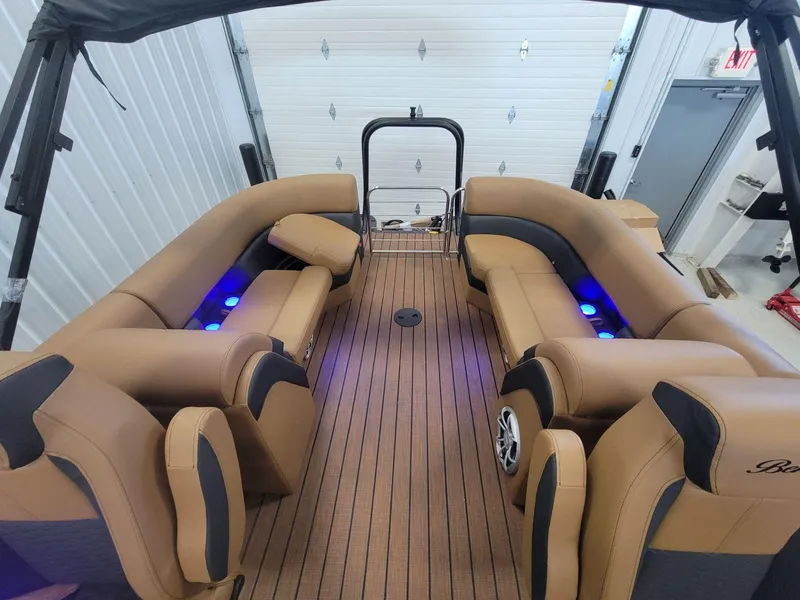 Slide: The Image of Bentley Pontoons Elite 223 Admiral 2026 - 27