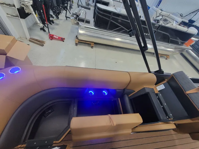 Slide: The Image of Bentley Pontoons Elite 223 Admiral 2026 - 29