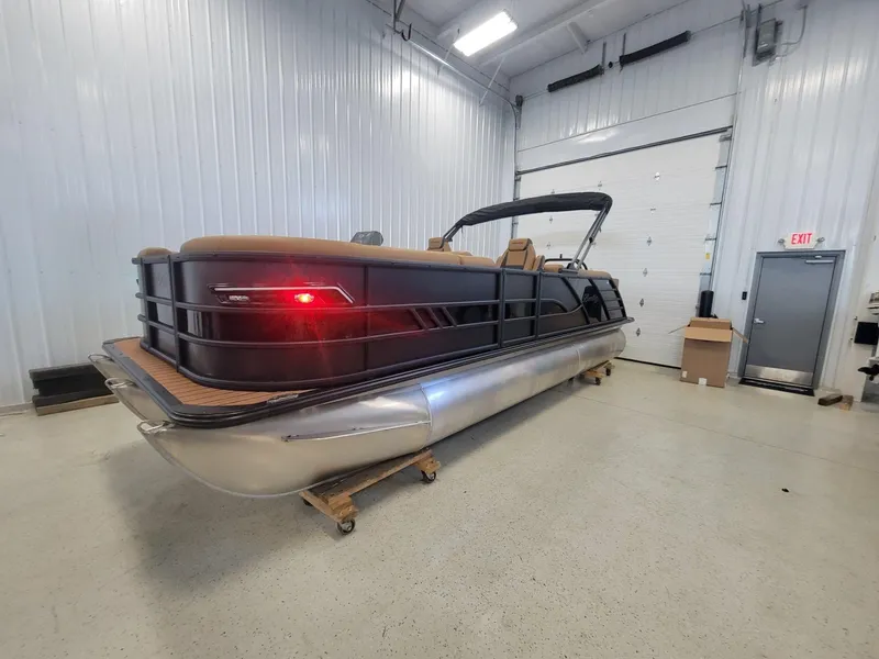 Slide: The Image of Bentley Pontoons Elite 223 Admiral 2026 - 3