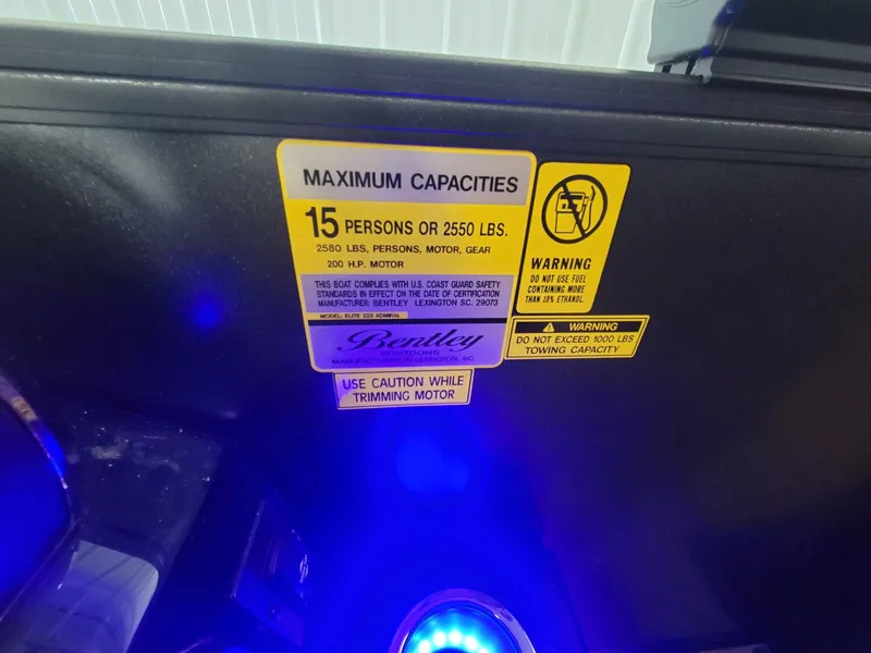 Slide: The Image of Bentley Pontoons Elite 223 Admiral 2026 - 31