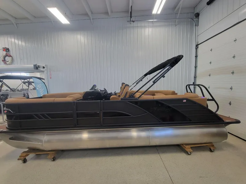 Slide: The Image of Bentley Pontoons Elite 223 Admiral 2026 - 4